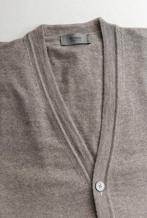 Gilet bottoni in lana pettinata ESSENTIAL - Ferrante | img vers.300x/