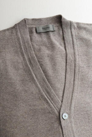 Cardigan in pura lana pettinata ESSENTIAL - Ferrante | img vers.300x/