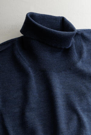 Brushed pure wool turtleneck ESSENTIAL - Ferrante | img vers.300x/