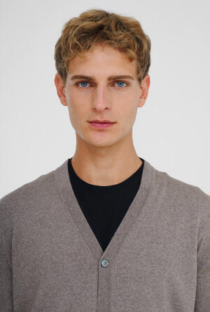 Cardigan in pura lana pettinata ESSENTIAL - Ferrante | img vers.300x/