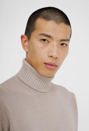 Garment-dyed wool turtleneck ESSENTIAL - Ferrante | img vers.300x/