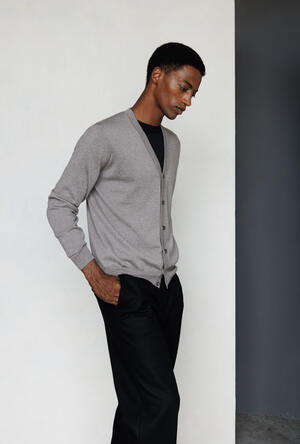 Cardigan in pura lana pettinata ESSENTIAL - Ferrante | img vers.300x/