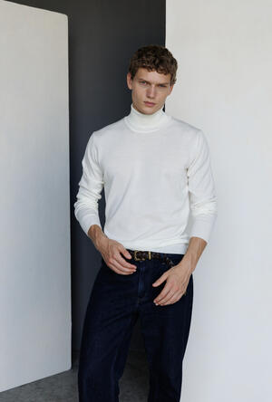 Brushed pure wool turtleneck ESSENTIAL - Ferrante | img vers.300x/