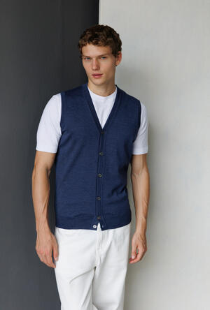 Gilet bottoni in lana pettinata ESSENTIAL - Ferrante | img vers.300x/