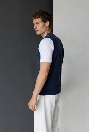 Gilet bottoni in lana pettinata ESSENTIAL - Ferrante | img vers.300x/