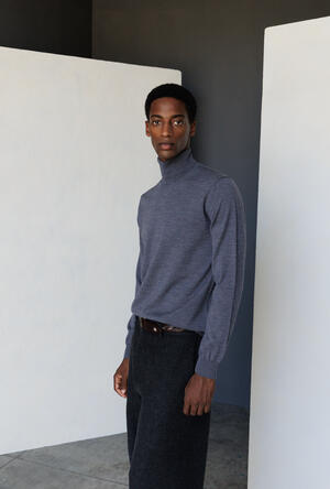 Brushed pure wool turtleneck ESSENTIAL - Ferrante | img vers.300x/
