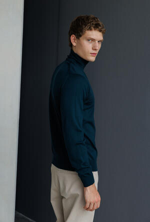Brushed pure wool turtleneck ESSENTIAL - Ferrante | img vers.300x/