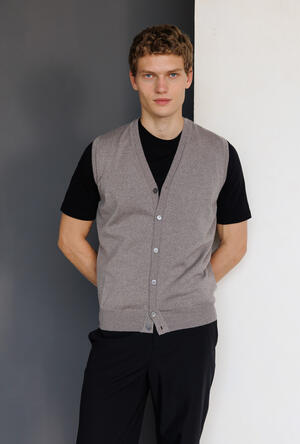 Gilet bottoni in lana pettinata ESSENTIAL - Ferrante | img vers.300x/