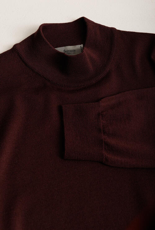 Mock neck in worsted wool Wine