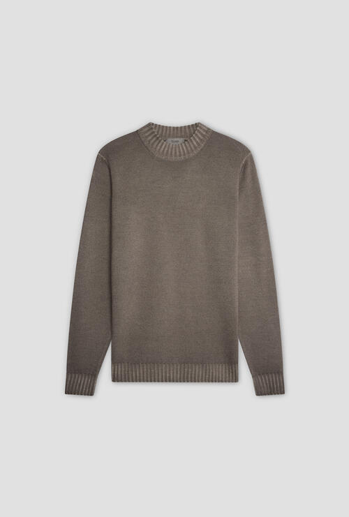 Two-thread piece-dyed mock neckline Taupe