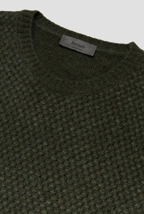 Basket-stitch necklace Olive green