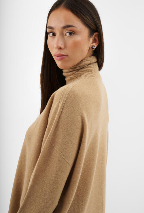 Cashmere-blend turtleneck Camel