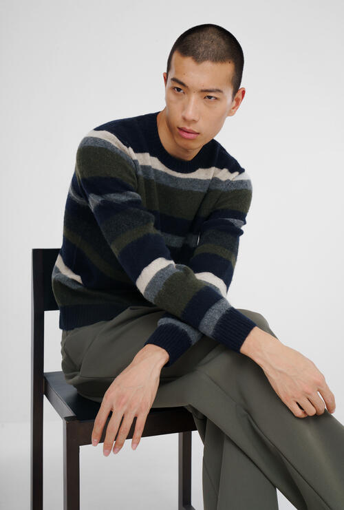 Crew neck in brushed wool Navy Blue