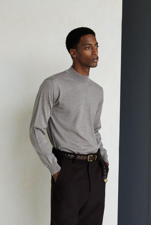 Mock neck in worsted wool Taupe