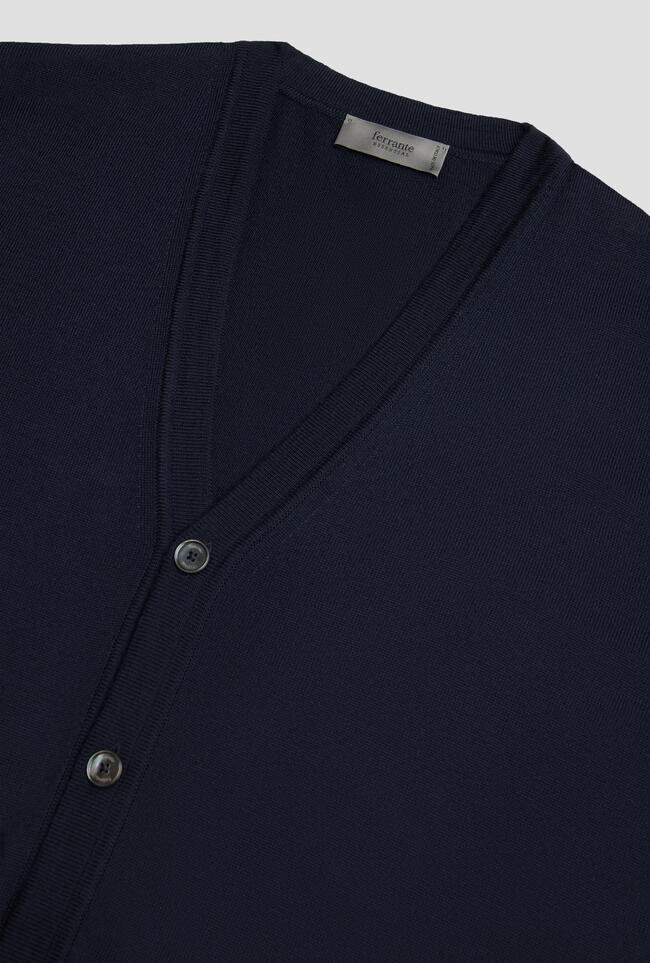 Cardigan in pura lana pettinata ESSENTIAL - Ferrante | img vers.1300x/