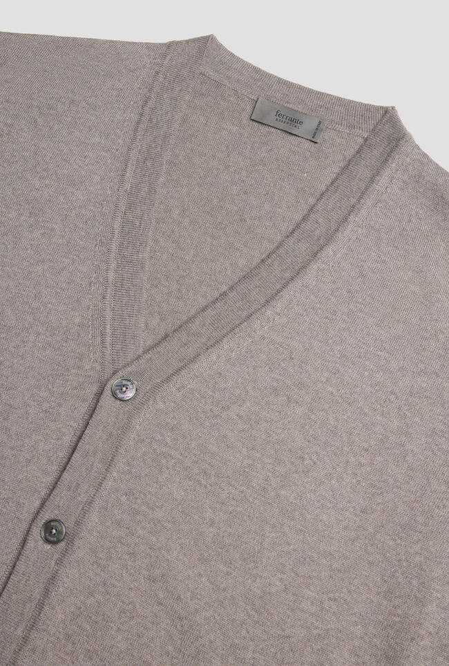 Cardigan in pura lana pettinata ESSENTIAL - Ferrante | img vers.1300x/