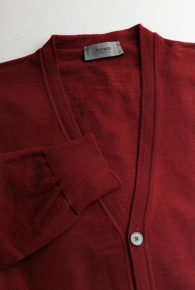 Cardigan in pura lana pettinata ESSENTIAL - Ferrante | img vers.1300x/