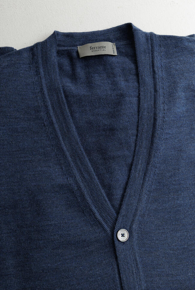 Cardigan in pura lana pettinata ESSENTIAL - Ferrante | img vers.1300x/