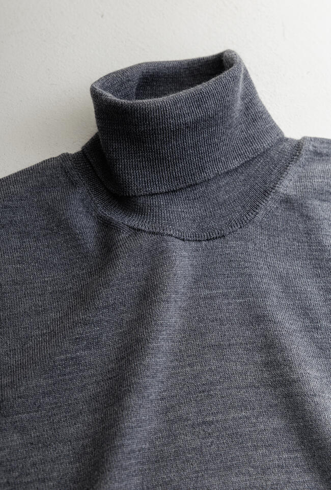 Brushed pure wool turtleneck ESSENTIAL - Ferrante | img vers.1300x/