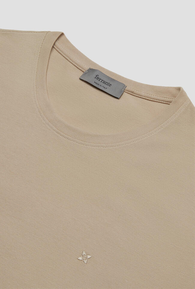 Elastic jersey T-shirt with embroidery ESSENTIAL - Ferrante | img vers.1300x/