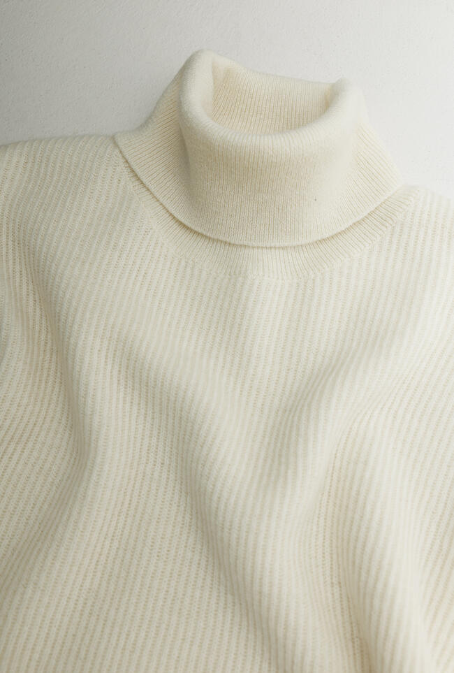 Dolcevita in maglia inglese lana e cashmere ROYAL RED - Ferrante | img vers.1300x/