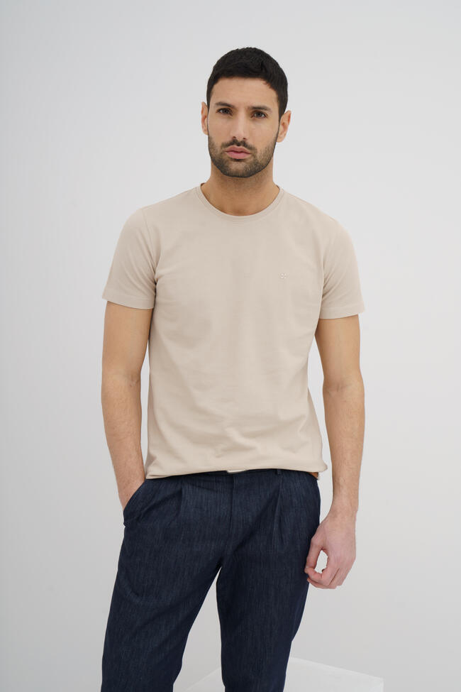 Elastic jersey T-shirt with embroidery ESSENTIAL - Ferrante | img vers.1300x/