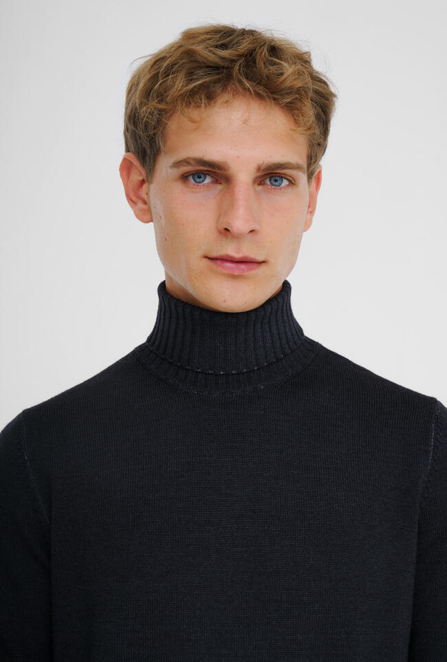 Garment-dyed wool turtleneck ESSENTIAL - Ferrante | img vers.1300x/