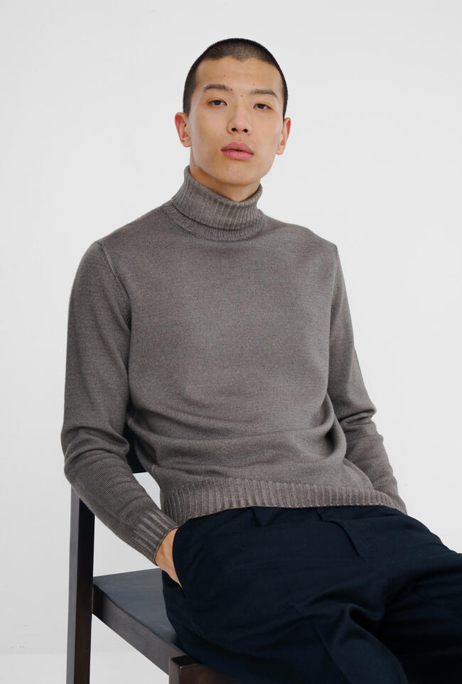 Garment-dyed wool turtleneck ESSENTIAL - Ferrante | img vers.1300x/