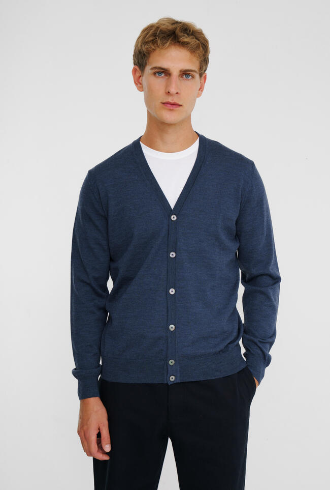 Cardigan in pura lana pettinata ESSENTIAL - Ferrante | img vers.1300x/