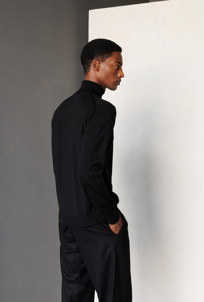 Brushed pure wool turtleneck ESSENTIAL - Ferrante | img vers.1300x/