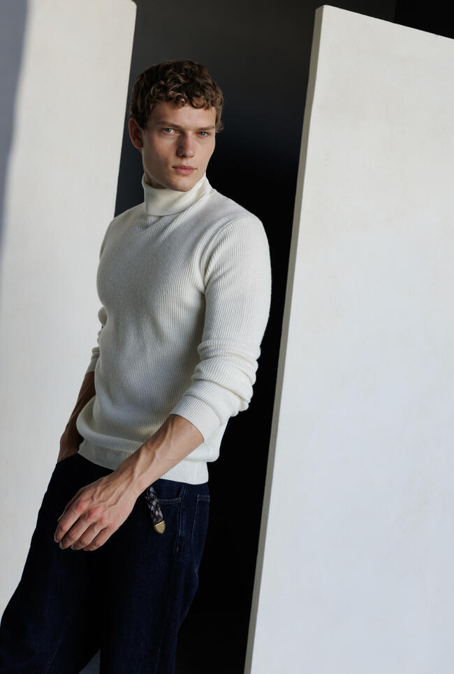 English knit turtleneck in wool and cashmere ROYAL RED - Ferrante | img vers.1300x/