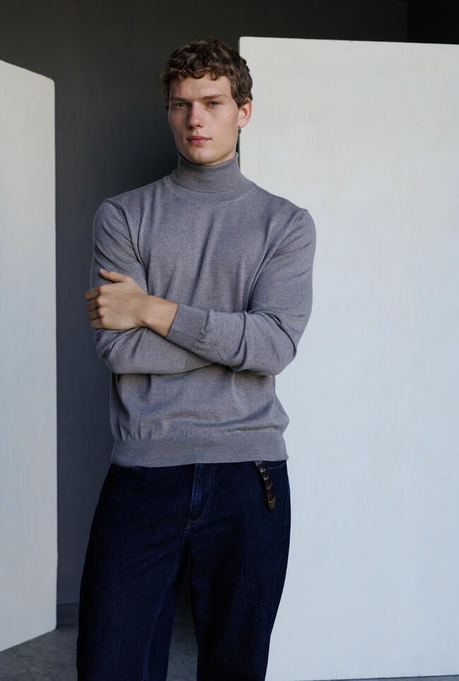 Brushed pure wool turtleneck ESSENTIAL - Ferrante | img vers.1300x/