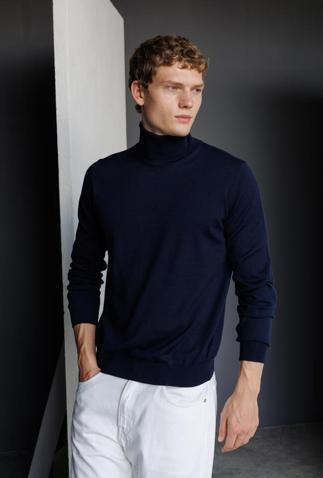 Brushed pure wool turtleneck ESSENTIAL - Ferrante | img vers.1300x/