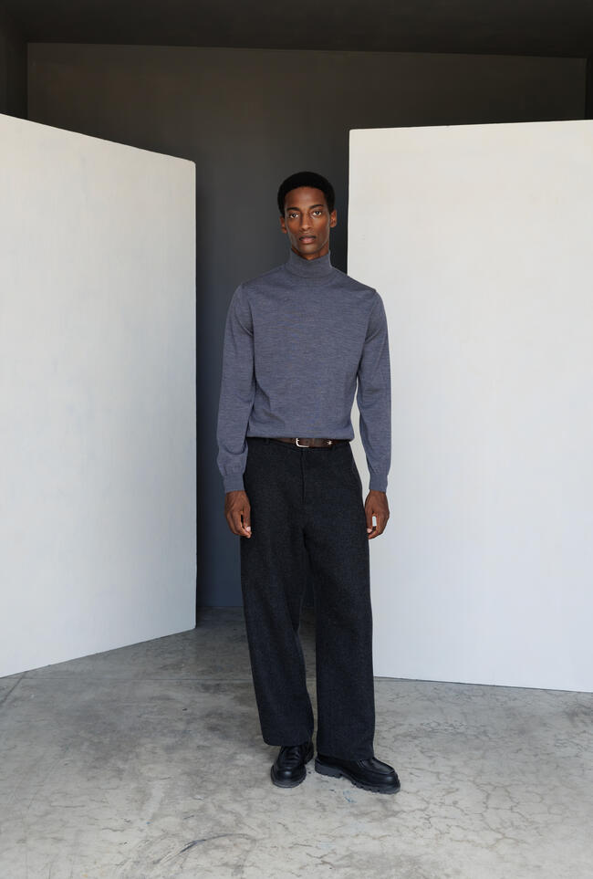 Brushed pure wool turtleneck ESSENTIAL - Ferrante | img vers.1300x/