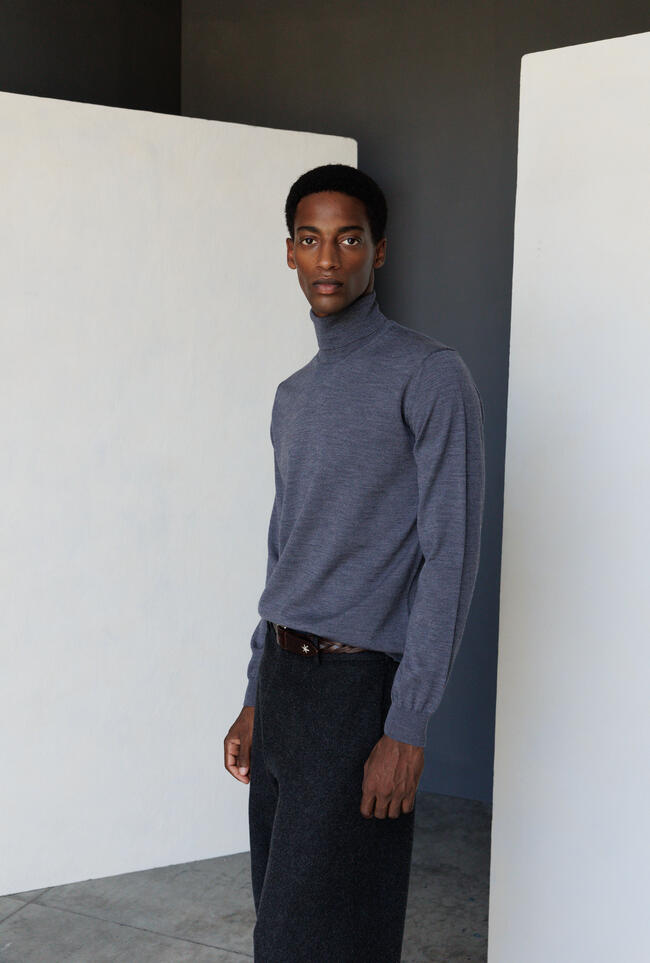 Brushed pure wool turtleneck ESSENTIAL - Ferrante | img vers.1300x/