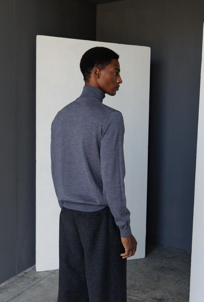 Brushed pure wool turtleneck ESSENTIAL - Ferrante | img vers.1300x/